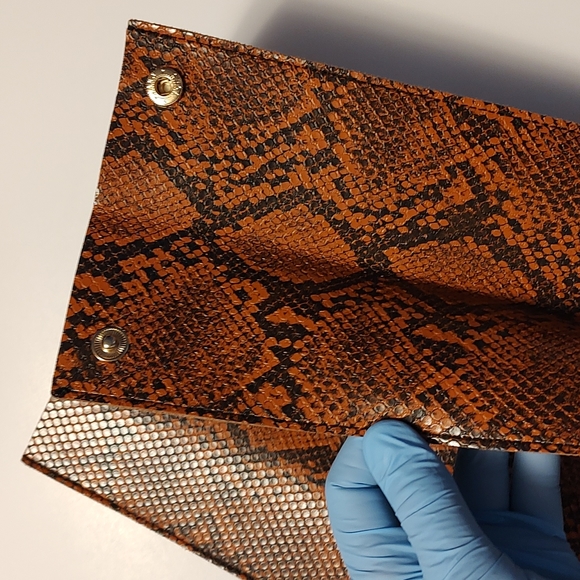 Vintage Inspired Snakeskin Minimalist Style Soft Faux Leather Handbag Clutch - Picture 2 of 12